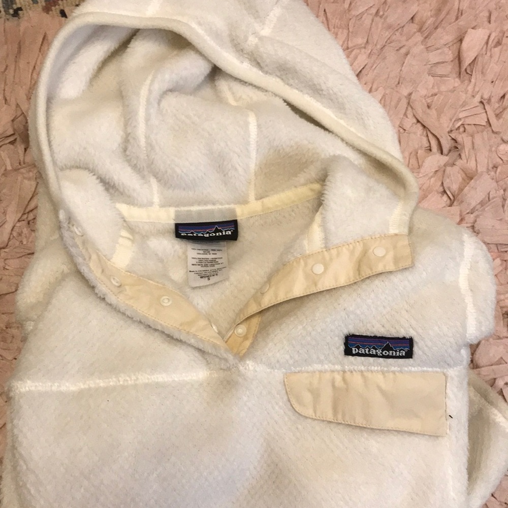 White patagonia pullover with hood
